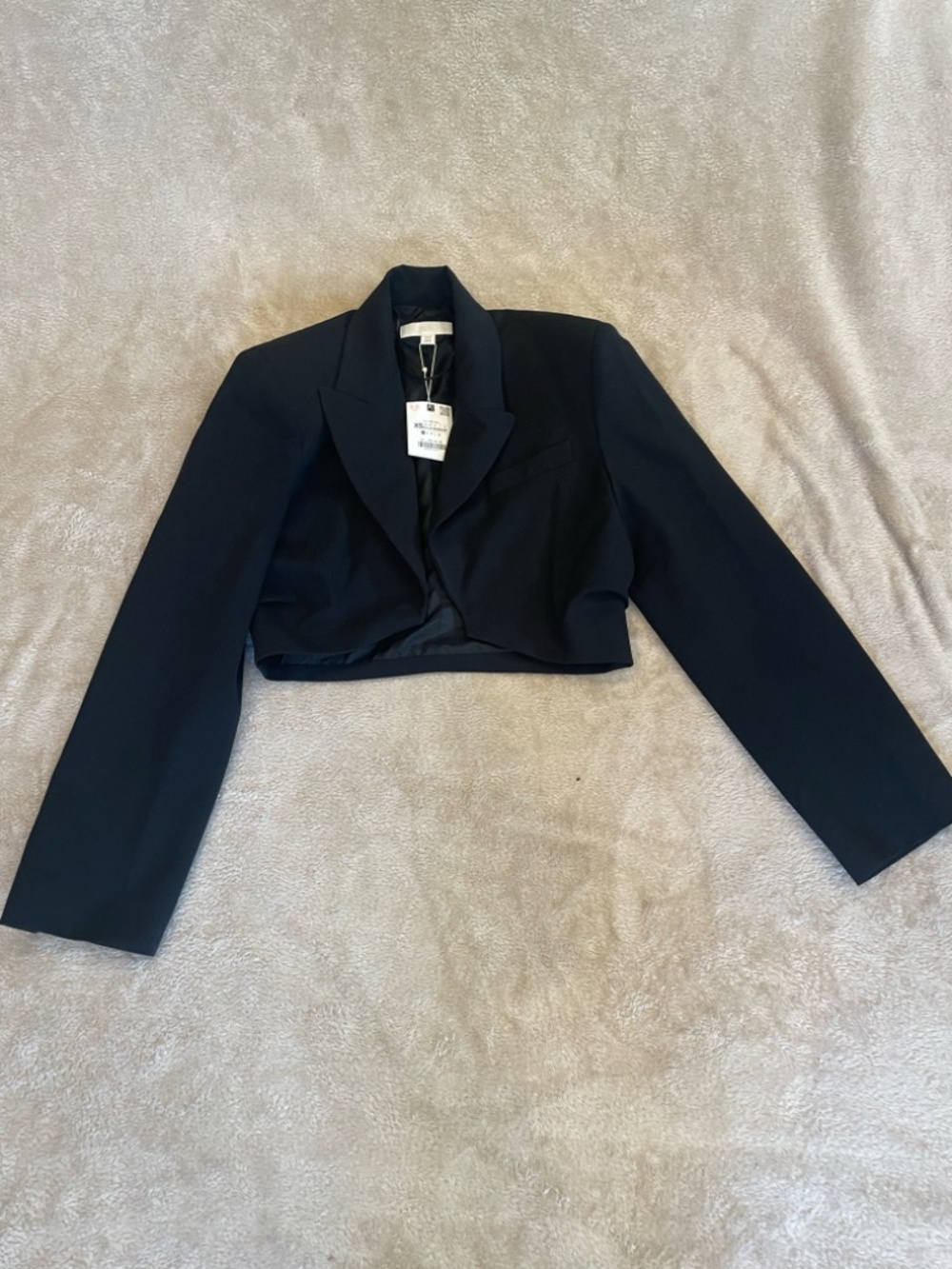Brand new black cropped blazer from Zara. Size XS